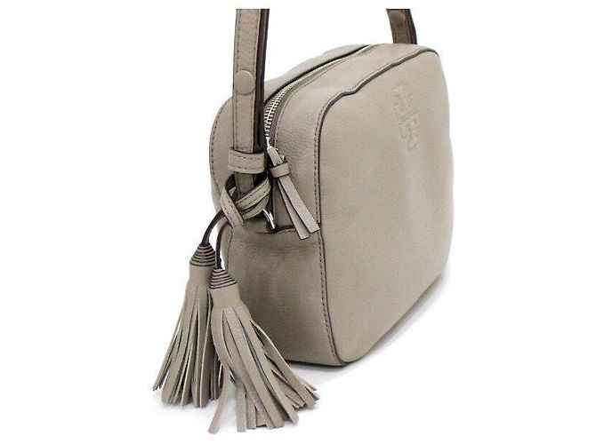Tory Burch Sac bandoulière et sac caméra en cuir gris avec pompon - vue 9