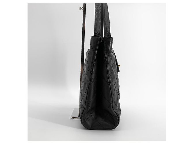 Chanel Vintage gesteppte Schultertasche aus Lammfell Schwarz - Ansicht 4