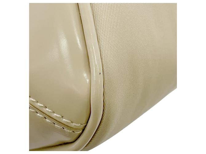 Prada Triangle Nylon Schultertasche Beige - Ansicht 10
