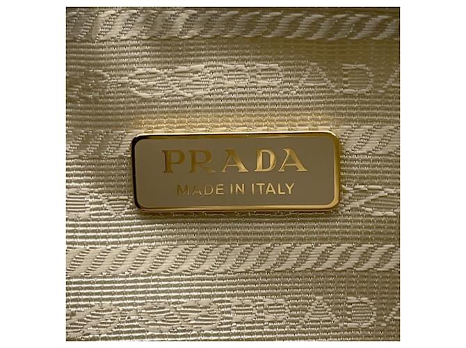 Prada Triangle Nylon Schultertasche Beige - Ansicht 11