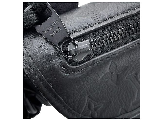 Borsa a tracolla Louis Vuitton Monogram Shadow Nero - vista 14