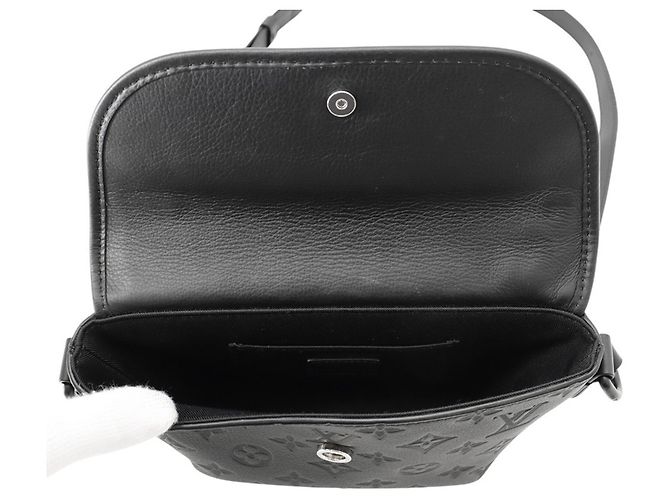 Borsa a tracolla Louis Vuitton Monogram Shadow Nero - vista 6