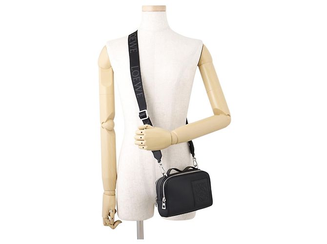 Mini sac à bandoulière en cuir noir Loewe - vue 4