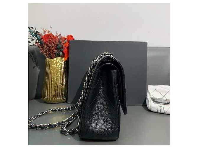 Borsa Chanel Classic Flap Large Pelle Caviar Nero - vista 3