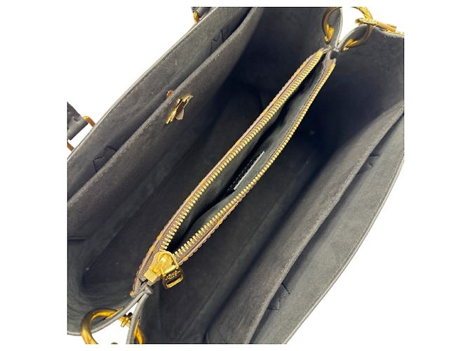 Borsa a tracolla Louis Vuitton M43550 Flower Tote Monogram Marrone Nero - vista 12