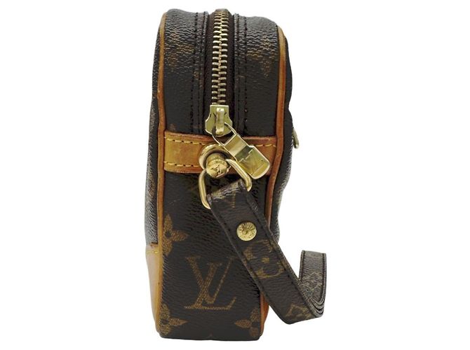 Clutch Louis Vuitton Marly Dragonne Monogram Marrone - vista 3