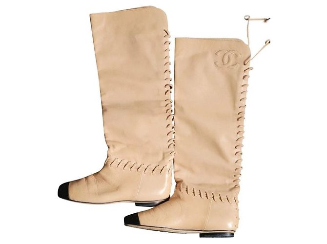 Chanel Karl Lagerfeld Resort 2011 Botas Altas de Cuero Negro Beige - vista 3