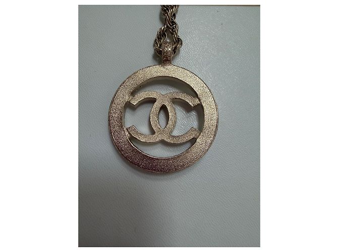 Collana Chanel Logo CC con Perle Dorate D'oro - vista 4