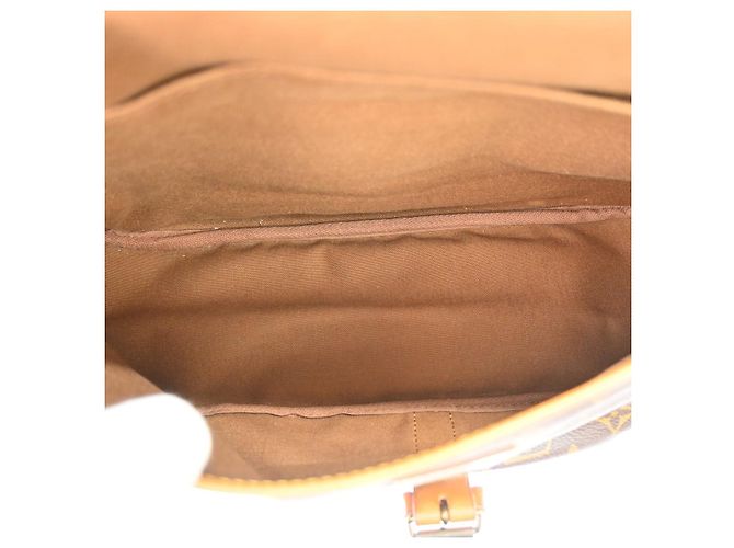 Louis Vuitton Saumur Monogram Canvas 35 Marrone - vista 3