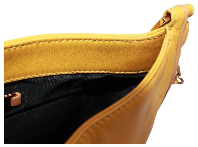 Borsa a una spalla Loewe Anagram Giallo - vista 9