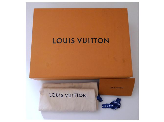 Louis Vuitton Sandali Pool Pillow con decorazioni in cristallo Nero - vista 9
