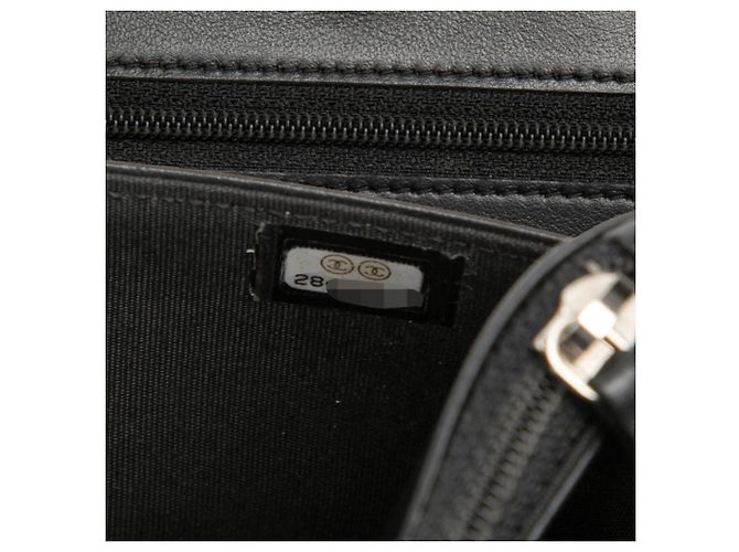 Borsa a tracolla Chanel Coco Mark Matelassé Boy Chain Wallet Nero - vista 6