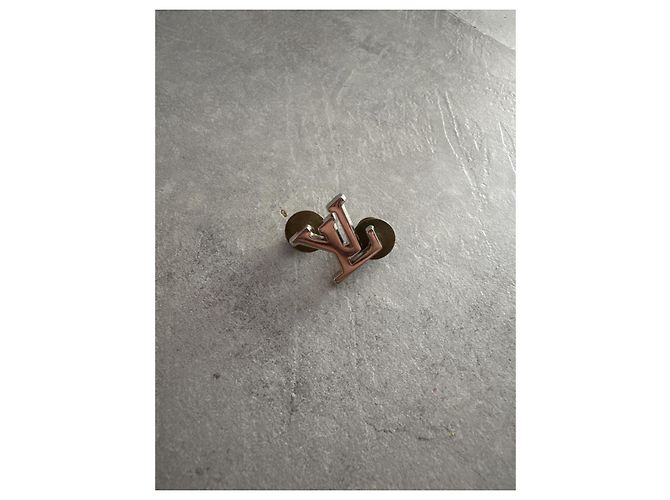 Pendientes Louis Vuitton Monogram Studs Dorado Hardware de plata - vista 3