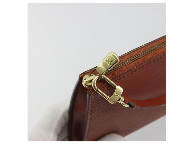 LOUIS VUITTON Epi Pochette Accessoires Cartera Marrón M52953 LV Auth 193411 Castaño - vista 10