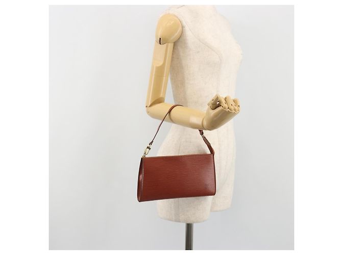 LOUIS VUITTON Epi Pochette Accessoires Cartera Marrón M52953 LV Auth 193411 Castaño - vista 20
