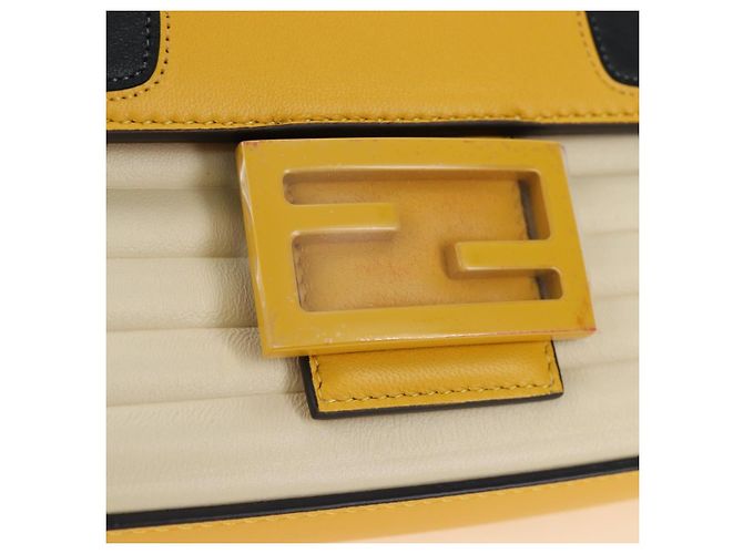 FENDI x FRGMT x POKEMON Dragonite Mamma Baguette Gialla 8BR600 Auth 167467SM Giallo - vista 22