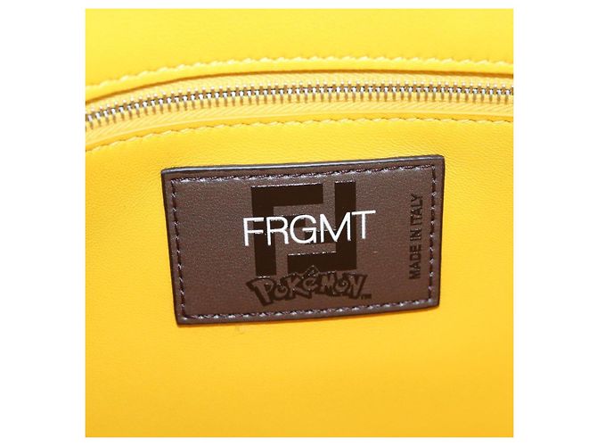 FENDI x FRGMT x POKEMON Dragonite Mamma Baguette Gialla 8BR600 Auth 167467SM Giallo - vista 25