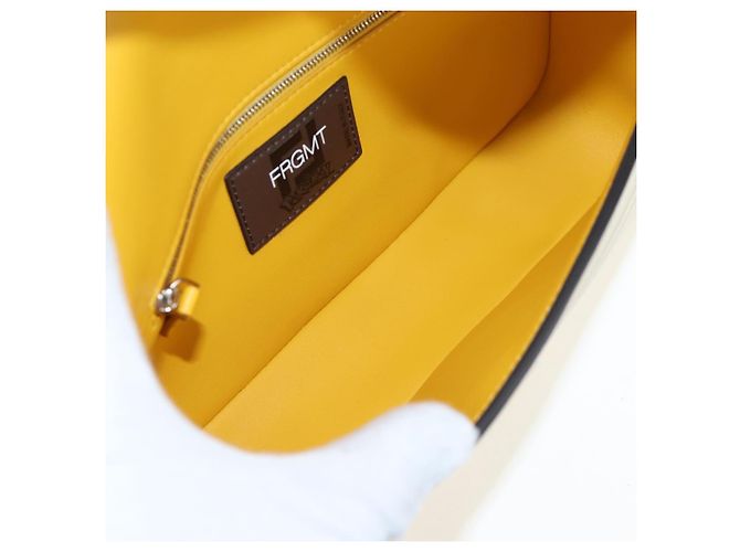 FENDI x FRGMT x POKEMON Dragonite Mamma Baguette Gialla 8BR600 Auth 167467SM Giallo - vista 26
