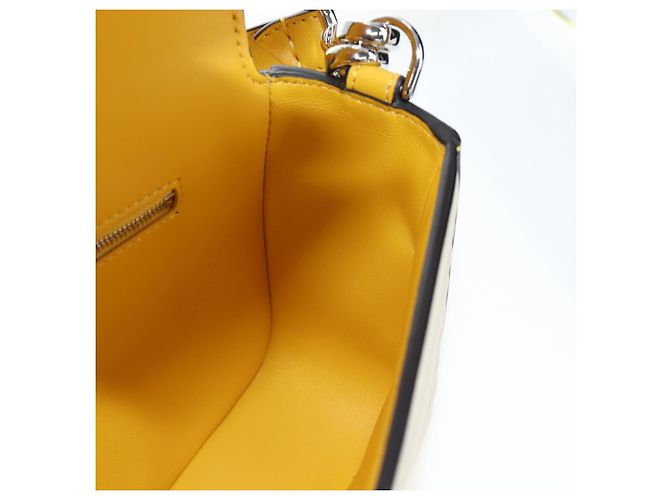 FENDI x FRGMT x POKEMON Dragonite Mamma Baguette Gialla 8BR600 Auth 167467SM Giallo - vista 27