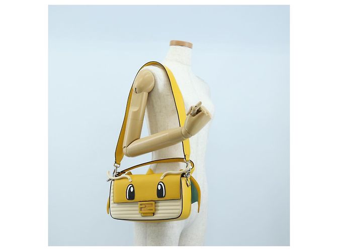 FENDI x FRGMT x POKEMON Dragonite Mamma Baguette Gialla 8BR600 Auth 167467SM Giallo - vista 32