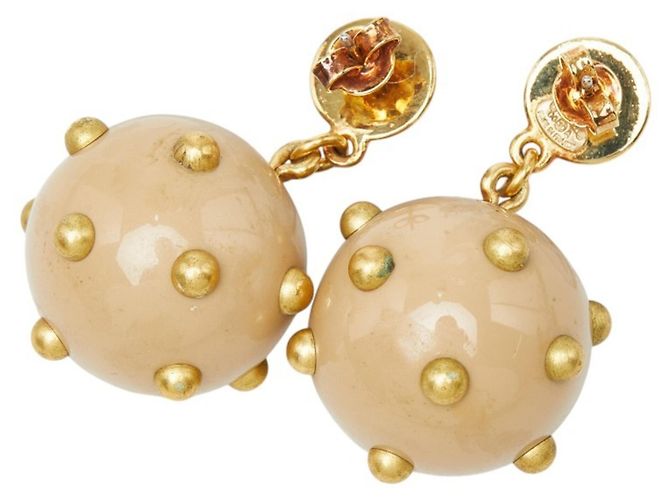 Pendientes Swing Stud Chanel Coco Mark Ball Beige Dorado - vista 3