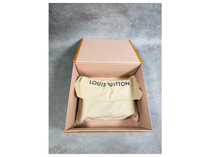 Louis Vuitton Handle Soft Trunk Monogram Taurillon Nero - vista 14