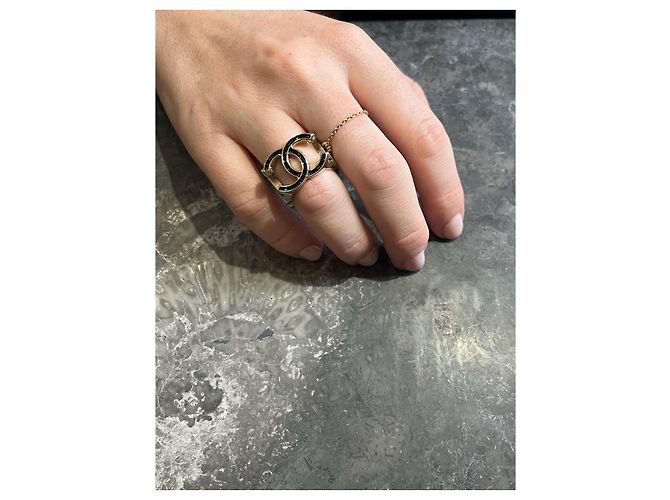Chanel CC Logo Ring Gold und Schwarze Harz Größe 53 Golden - Ansicht 2