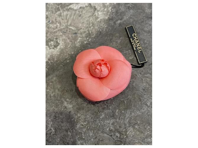Spilla Chanel Camelia rosa - vista 3