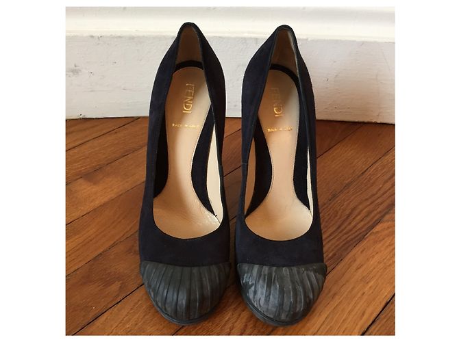 Décolleté Fendi in scamosciato blu navy taglia 36 - vista 2