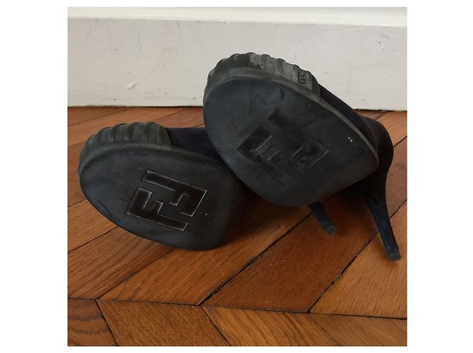 Décolleté Fendi in scamosciato blu navy taglia 36 - vista 5