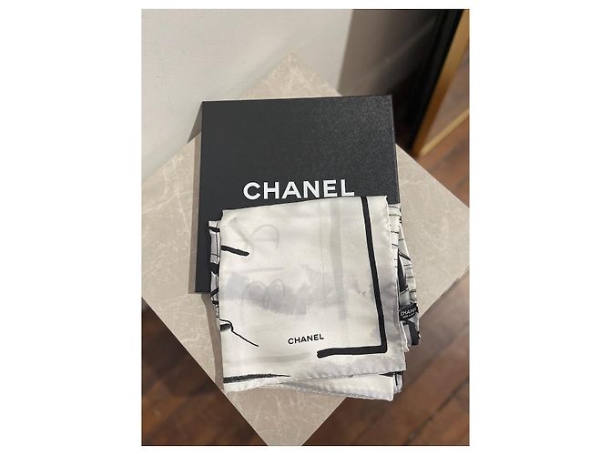 Pañuelo Chanel 31 rue Cambon Blanco - vista 9