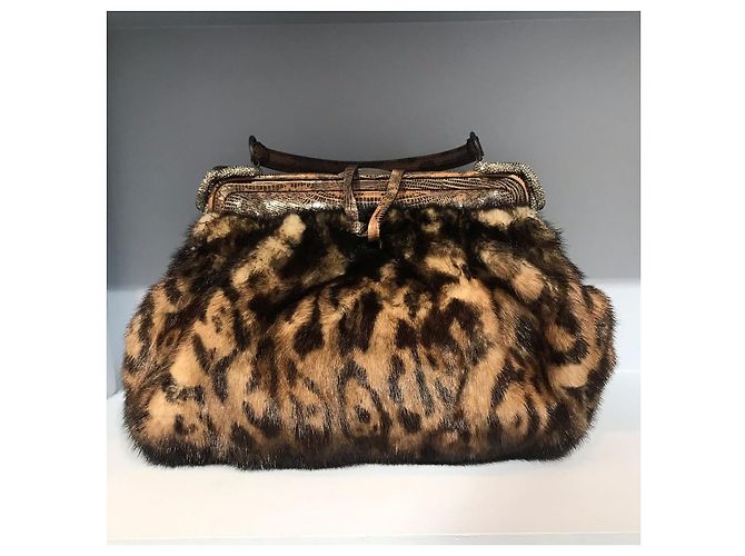 Valentino Garavani Bolsa Valentino de Pele Bege - vista 2