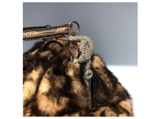 Valentino Garavani Bolsa Valentino de Pele Bege - vista 3