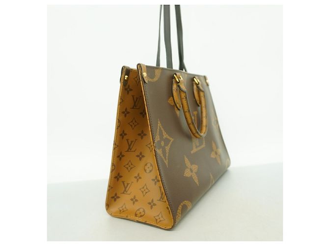 Borsa Tote Louis Vuitton Monogram Giant Reverse OnTheGo MM Marrone - vista 2