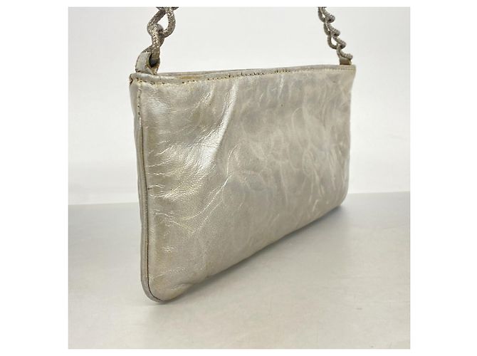 Pochette in pelle argento Chanel - vista 2