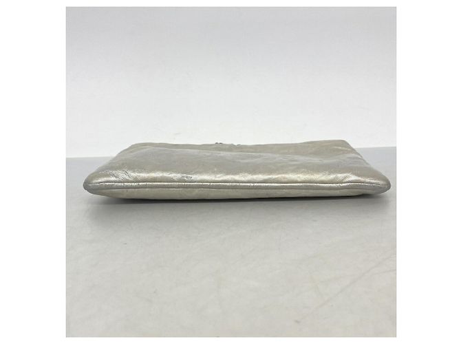 Pochette in pelle argento Chanel - vista 3
