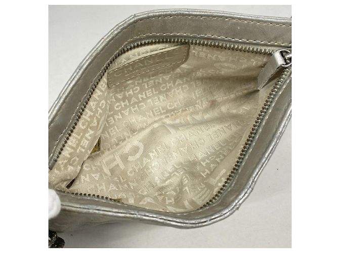 Pochette in pelle argento Chanel - vista 4