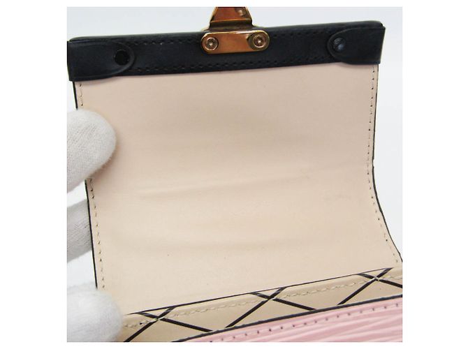 Borsa a tracolla verticale Louis Vuitton Epi Trunk Nero Rosa - vista 11