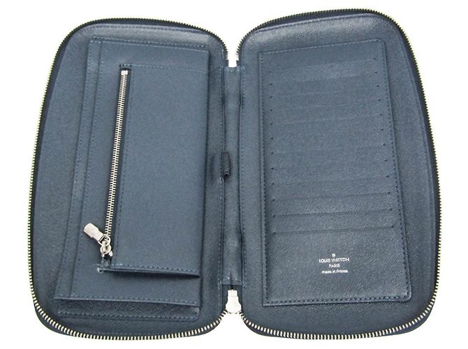 Organizer Organizzatore da viaggio Louis Vuitton Taiga Atoll M30653 Blu - vista 3