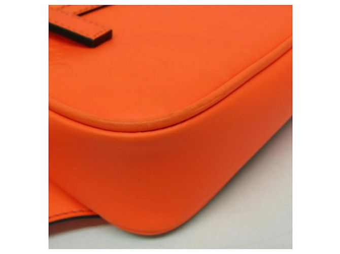 Borsa a tracolla Gucci GG con effetto gomma 771422 Arancione - vista 8
