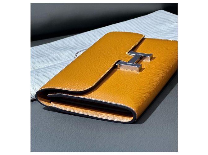 Cartera Hermès Constance en piel Epsom Camello - vista 5