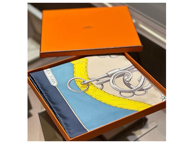 Pañuelo de seda Hermès Rosa Blanco Azul Beige Amarillo - vista 2