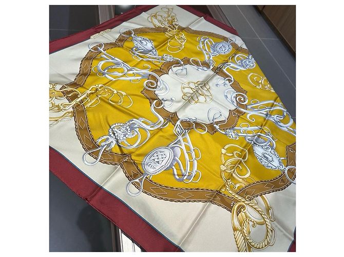 Lenço de seda Hermès Bege Dourado Bordeaux - vista 7