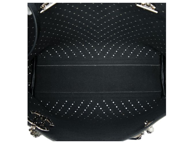Tote Shopping Chanel White CC Perforated Chevron Caviar Bianco - vista 4