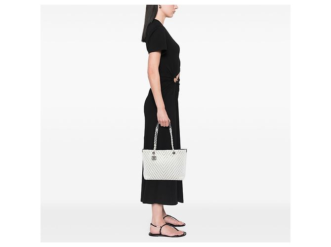 Tote Shopping Chanel White CC Perforated Chevron Caviar Bianco - vista 5