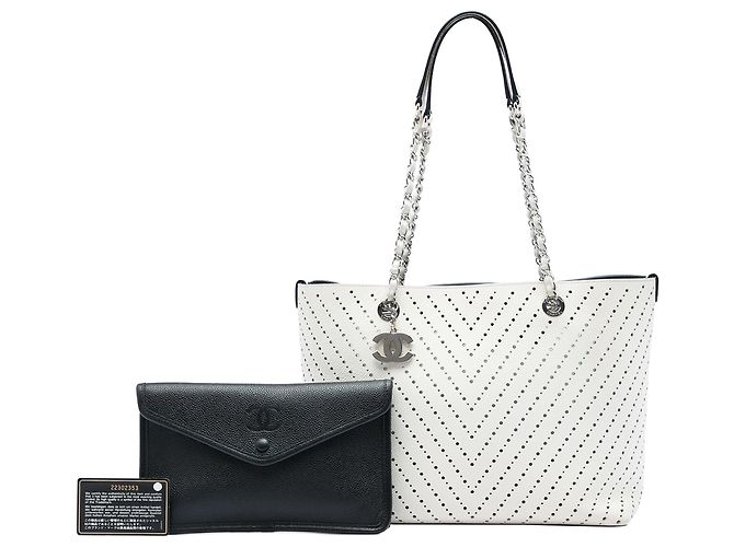 Tote Shopping Chanel White CC Perforated Chevron Caviar Bianco - vista 6
