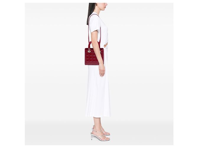 Lady Dior Cannage in vernice rosso, misura Medium Bordò - vista 6