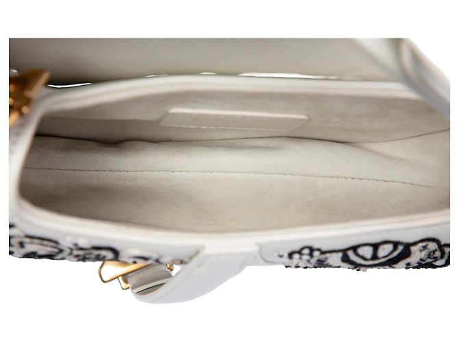 Borsa Saddle Dior bianca in pelle di vitello ricamata e decorata con perline Bianco - vista 4