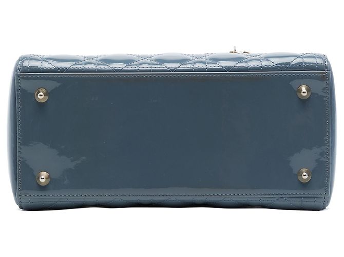 Lady Dior Cannage in blauem Lackleder Medium - Ansicht 3