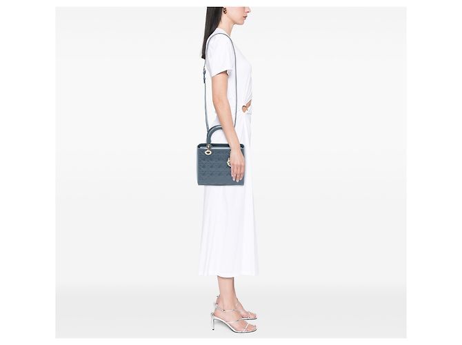 Lady Dior Cannage in blauem Lackleder Medium - Ansicht 6